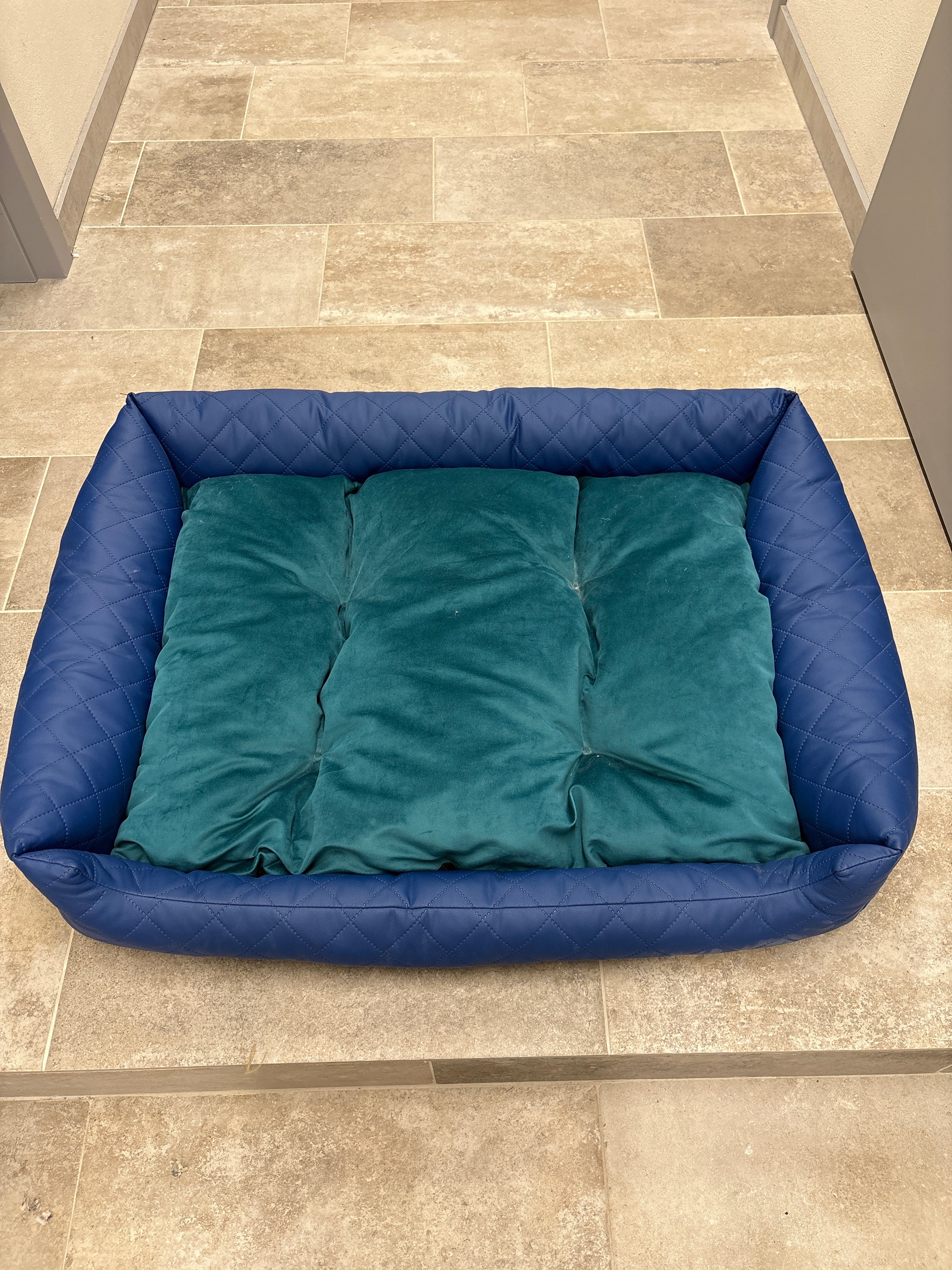 Legowisko Eco pik granatowe z poduszką materiałową  100x75 -wyprzedaż