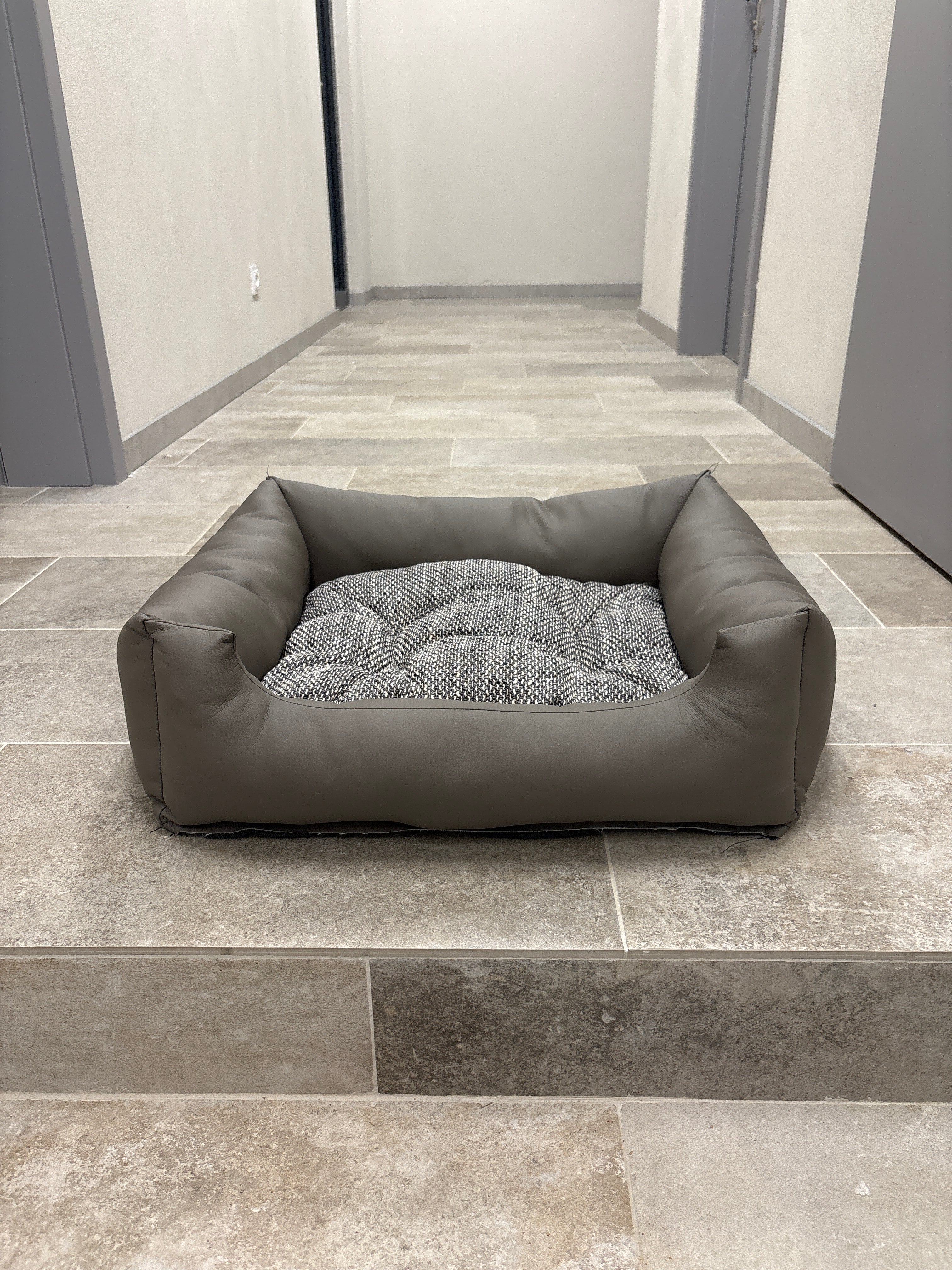 Legowisko Eko brązowe S (65x55)-wyprzedaż