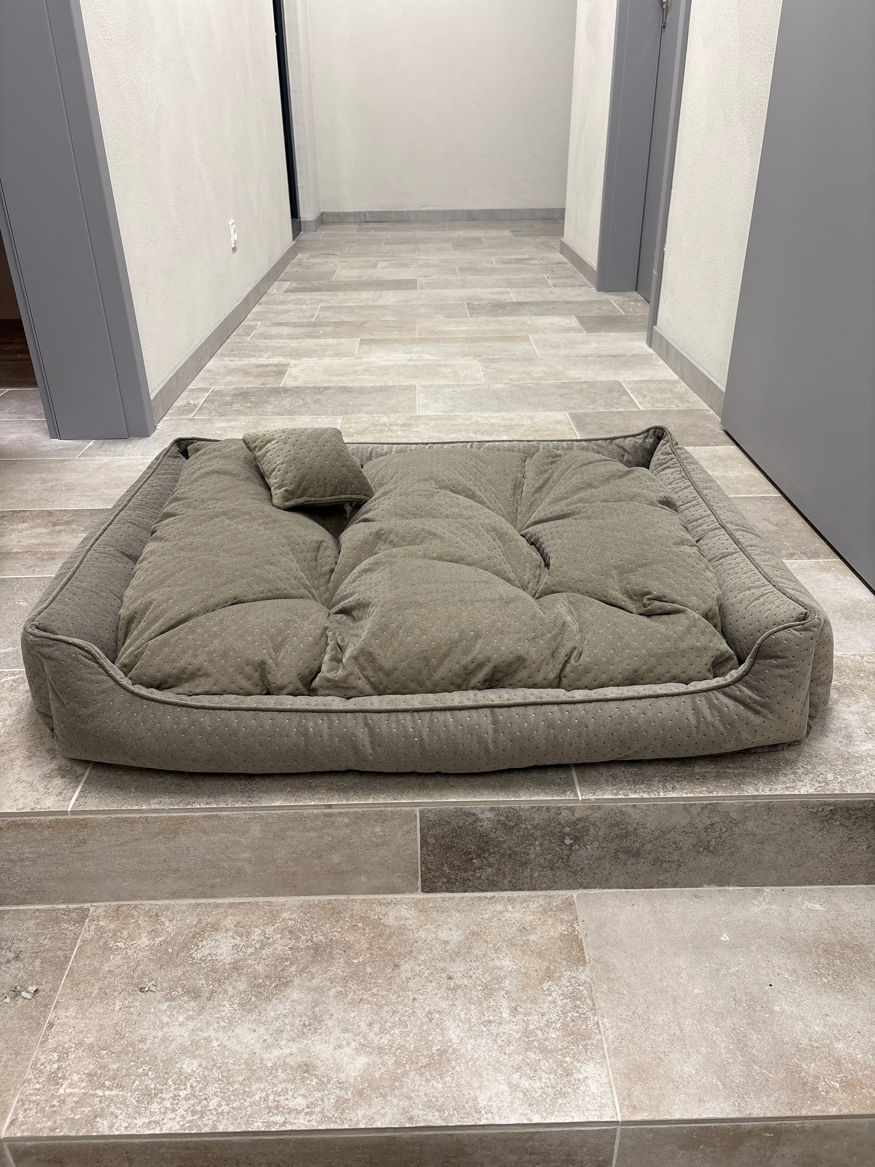 Legowisko plush haven brazowe 110x90-wyprzedaż