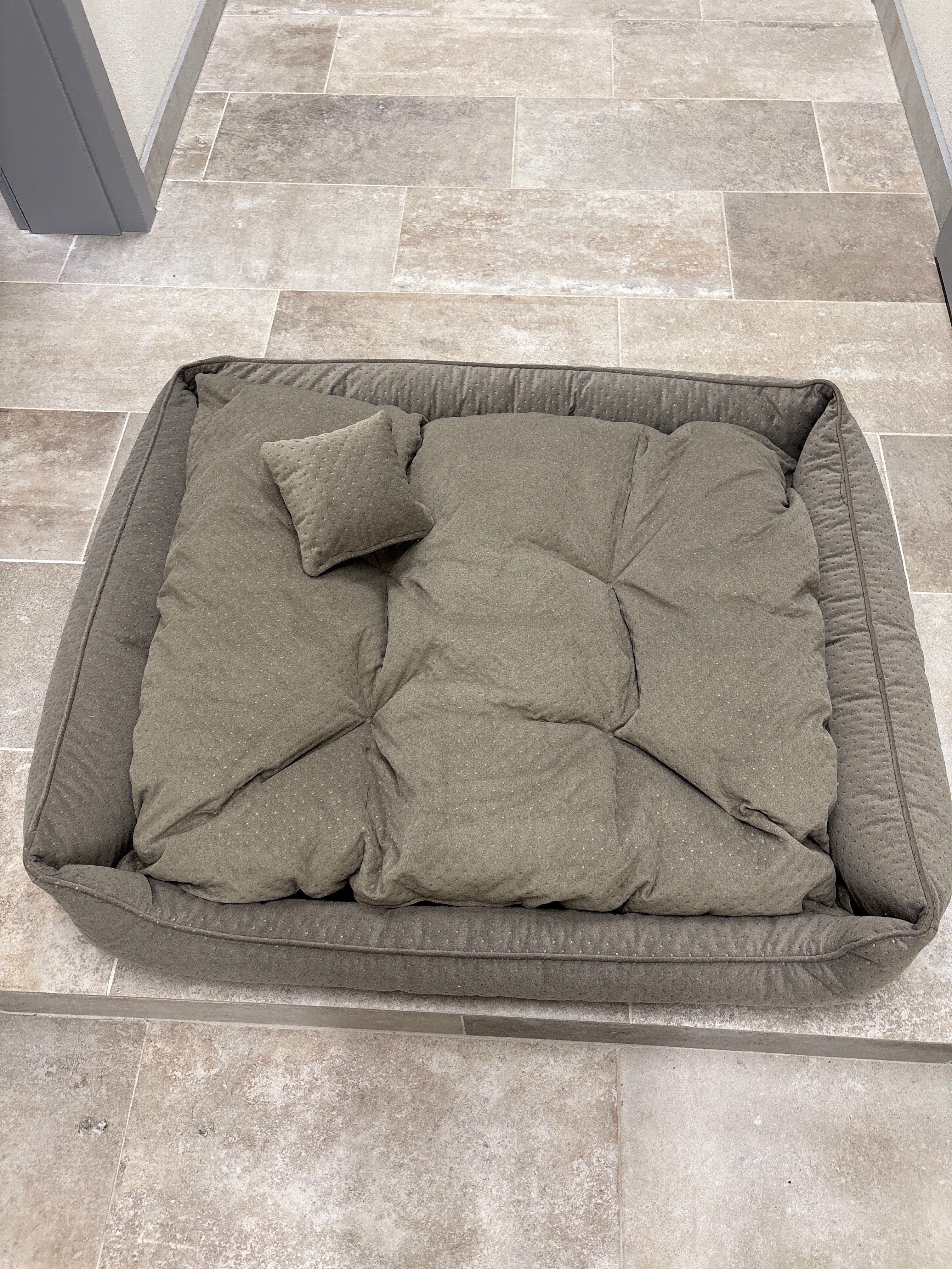 Legowisko plush haven brazowe 110x90-wyprzedaż