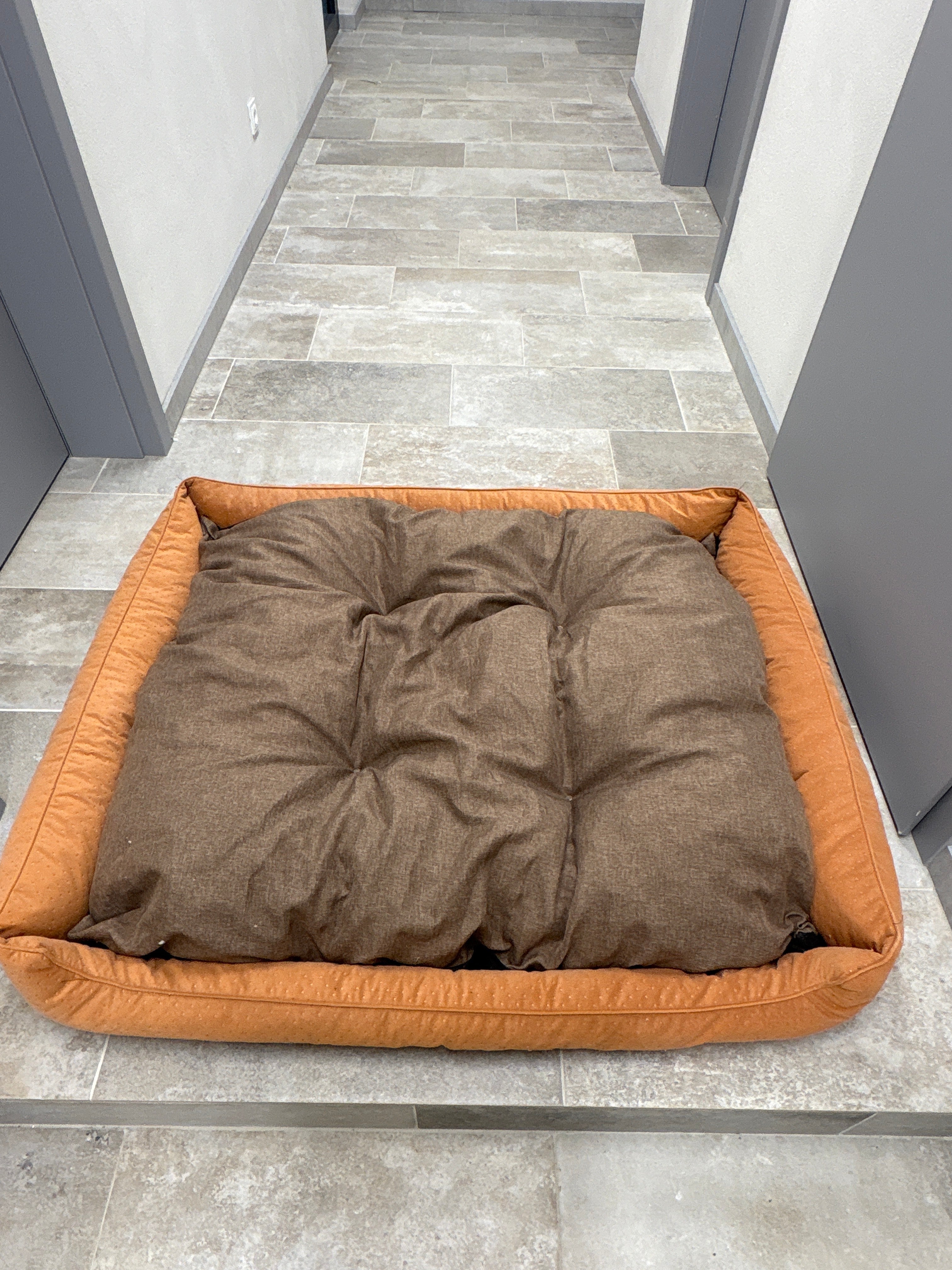 Legowisko Paris cynamon poduszka sawana jasny brąz 130x110 -wyprzedaż