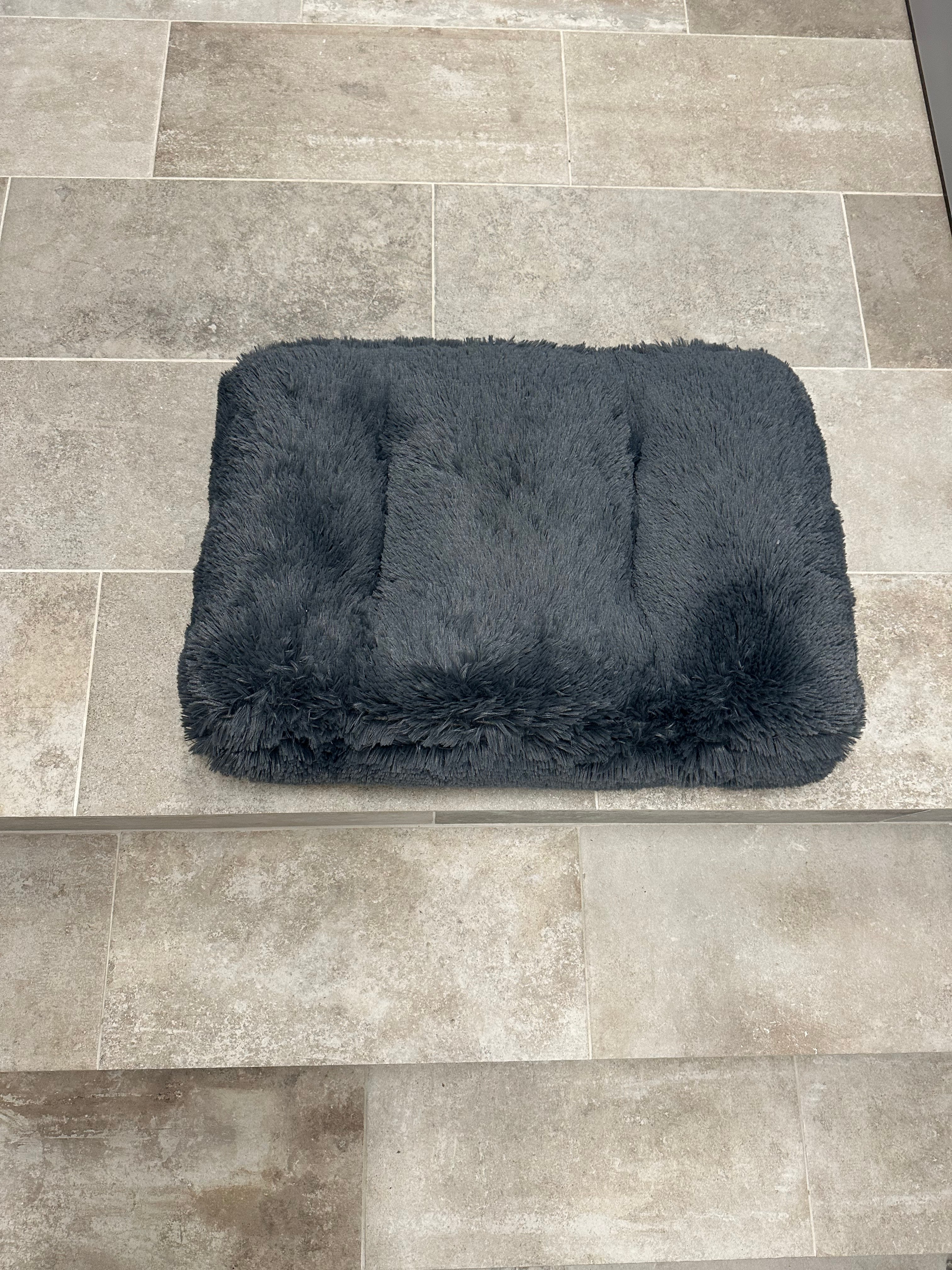 PODUSZKA DLA PSA czarna "fluffy" (80x50)  - Wyprzedaż