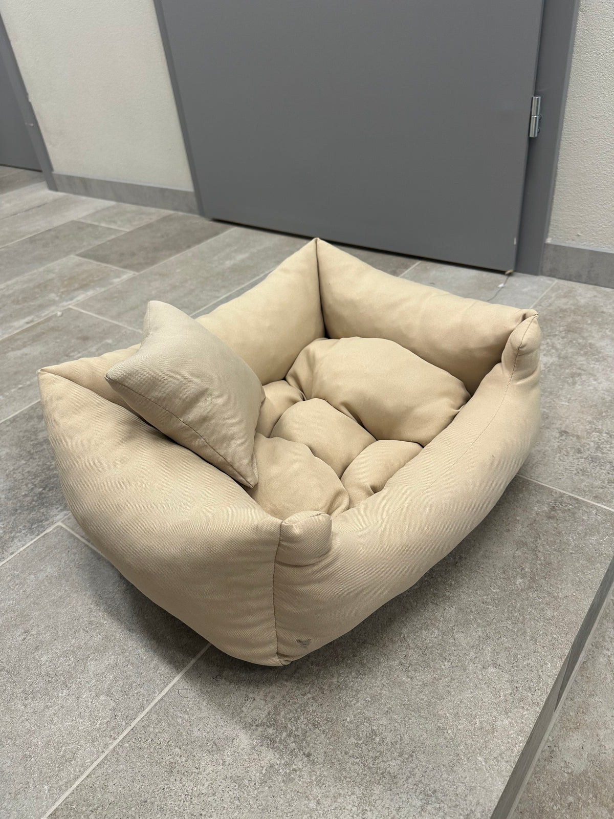 Legowisko Comfy Nelo kremowe S (55x45) - Wyprzedaż