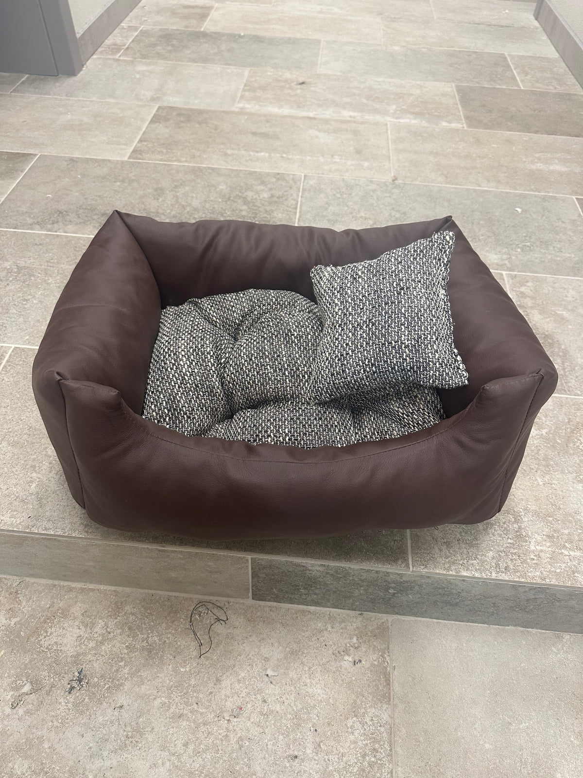 (A) Legowisko Cool Elmo brązowe z szarą poduszką XS(55x45) - Wyprzedaż