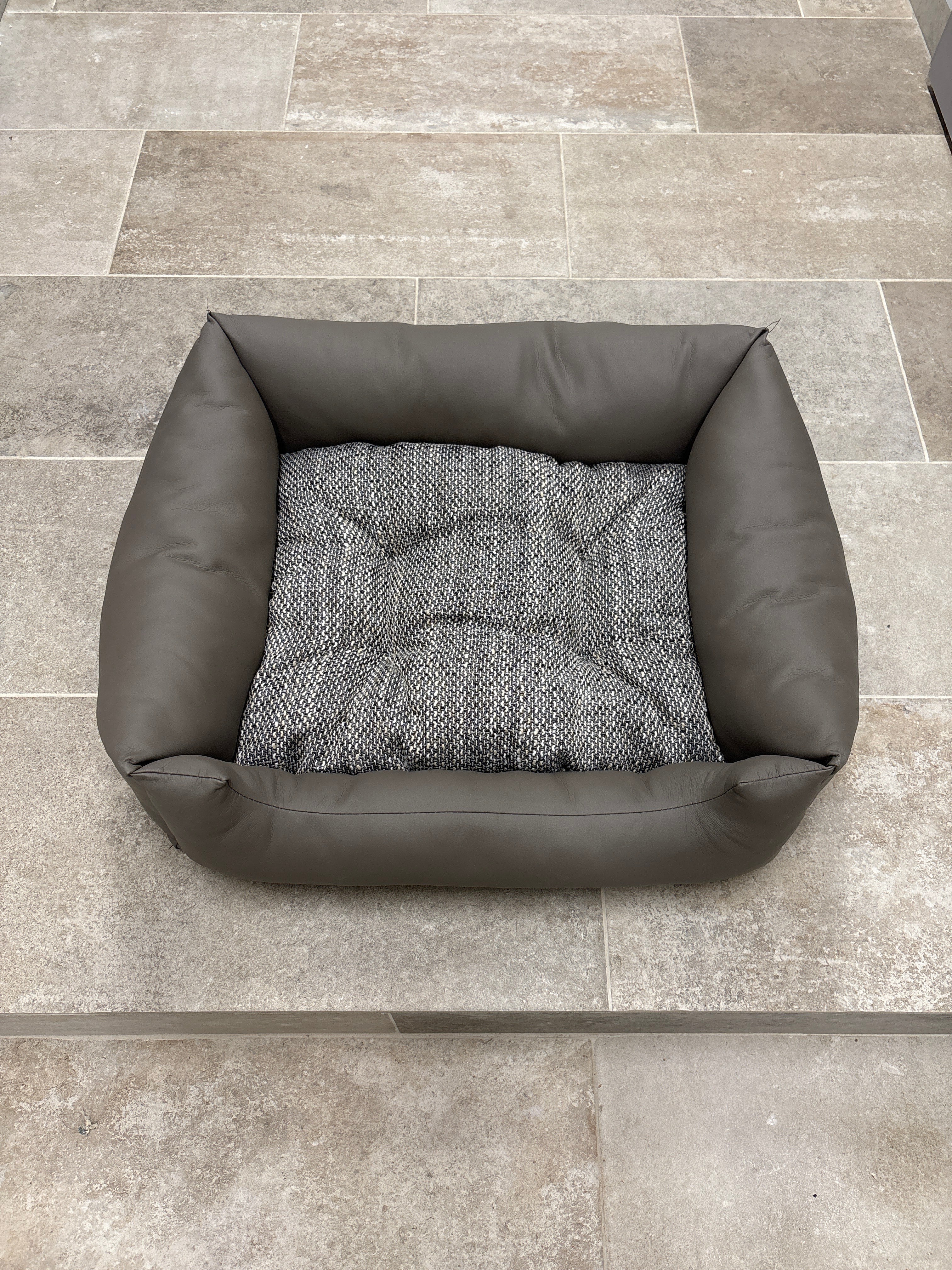 Legowisko Eko brązowe S (65x55)-wyprzedaż