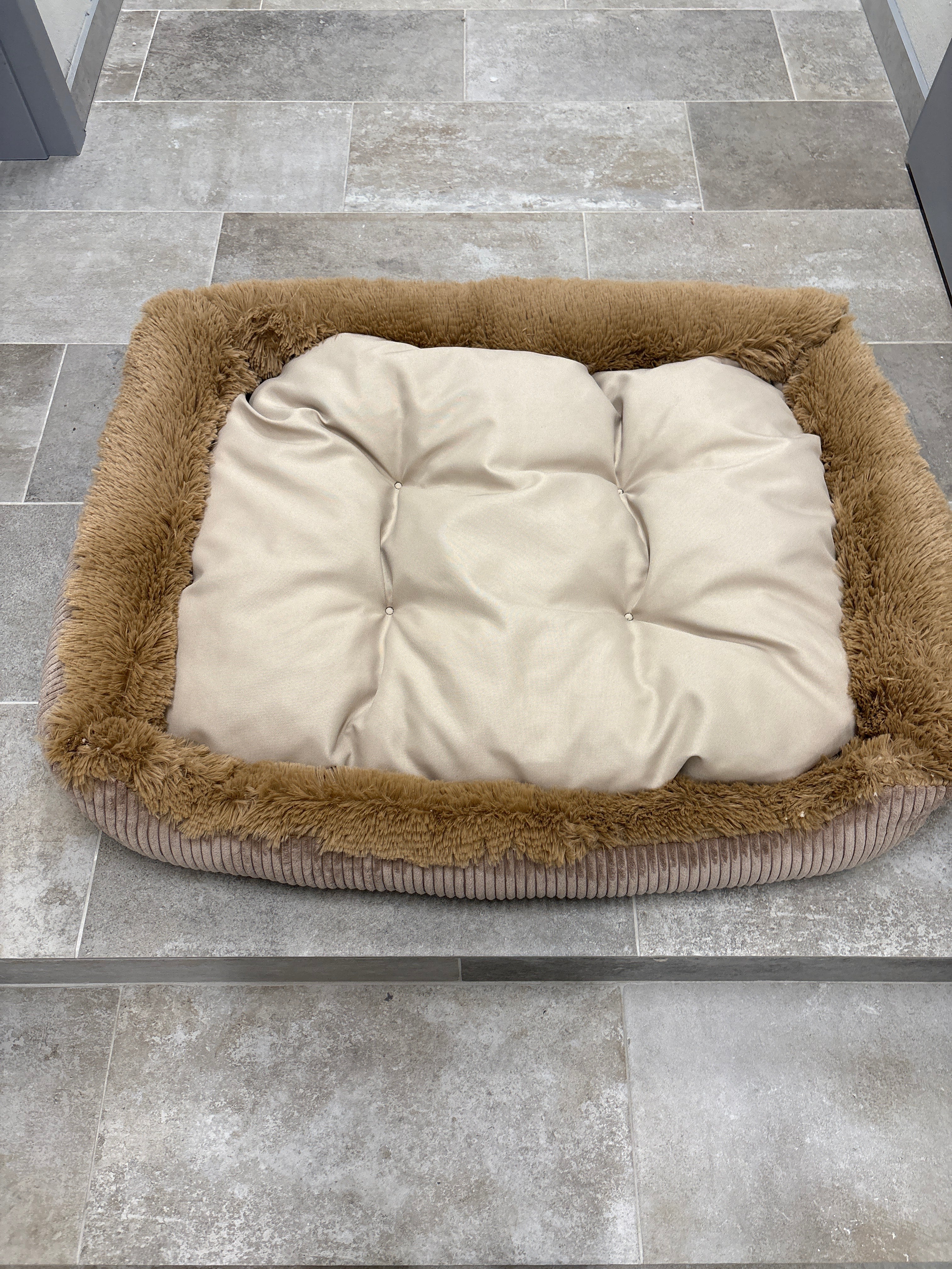 legowisko shaggy nowe 100x75 jasny brąz (poduszka kremowa)