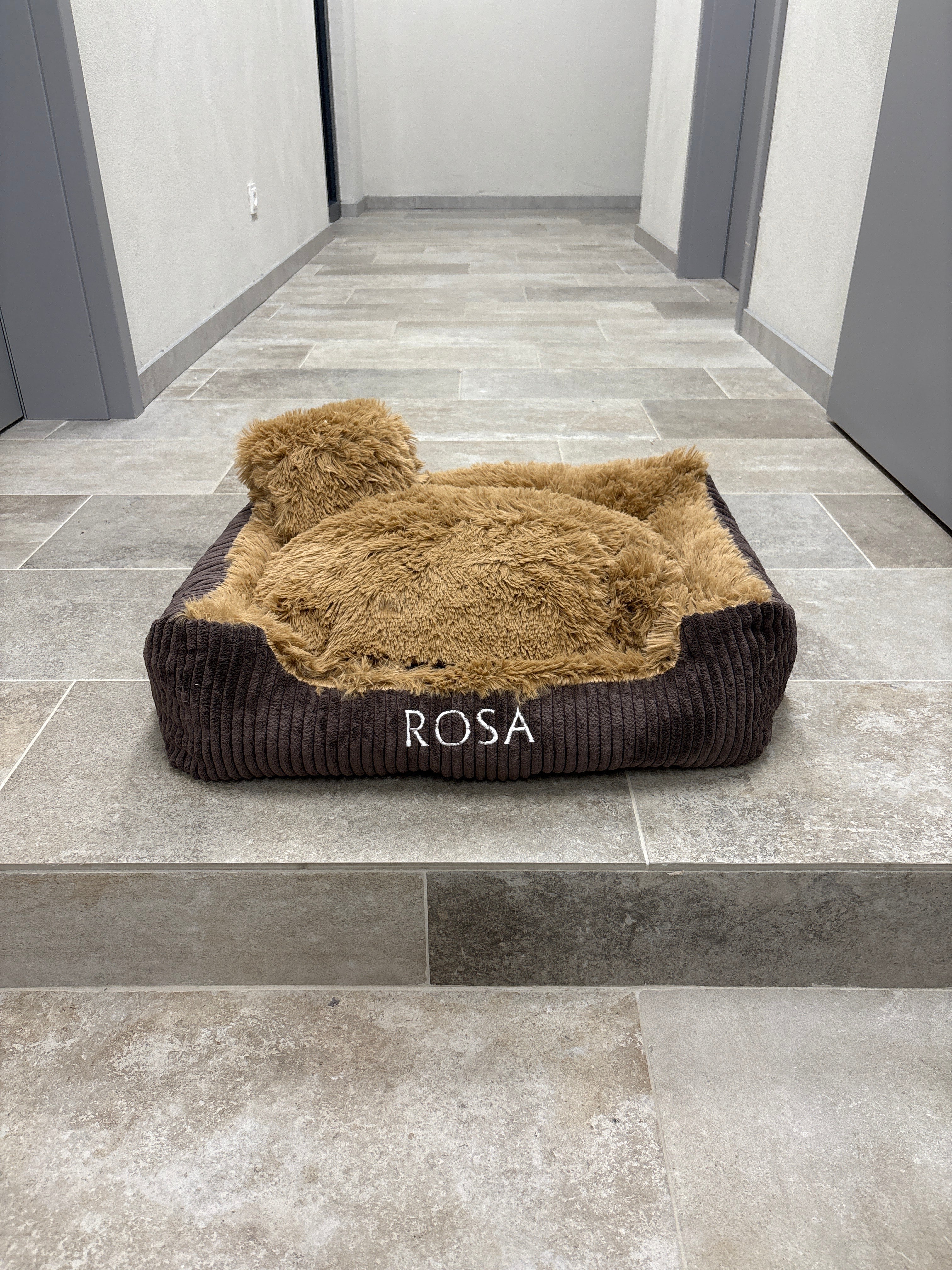 legowisko shaggy nowe 65x55 ciemny brąz (z haftem)